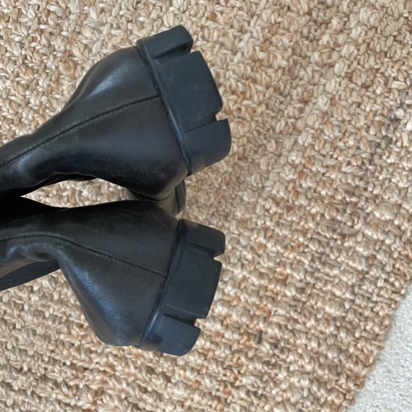Chanel Black Leather Chelsea Boots 9 - Picture 6 of 8